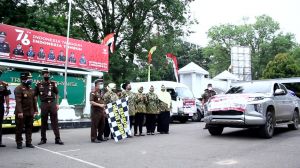 Kajati Lepas Ribuan Paket Sembako ke Setiap Daerah