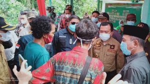 Sebelum Dilantik, Mashuri Dampingi Kunker Gubernur Berikan CCR dan vaksinasi ke Warga SAD