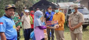 Bupati Merangin Kembali Menyerahkan Bantuan Korban Kebakaran