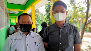 Kepsek SMA 1 Merangin Lakukan  Vaksinasi untuk 300 Siswa