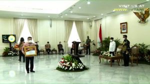 Gubernur Jambi Terima 2 Penghargaan di Bidang Pertanian dari Wapres 