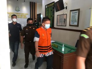 Berompi Orange, Anggota DPRD Tanjabbar Ini Resmi Ditahan 