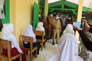 Tinjau Vaksinasi di Merangin, Al Haris ke Siswa : Ajak Emak, Bapak dan Kakak Ikut Vaksin