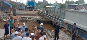 Rugikan Warga, Wabup Hairan Hentikan Pembangunan Oprit Jembatan Parit Gompong