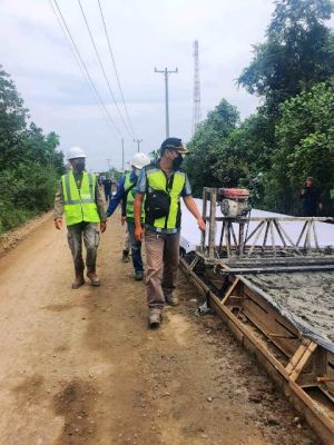 PUPR Provinsi Jambi Cek Pembangunan Jalan Rigit Beton di Muaro Sabak