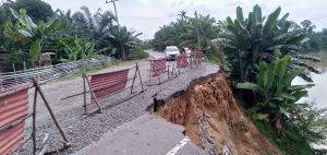 Kecewa Jalan Padang Lamo Tebo Longsor Tak Kunjung Diperbaiki, Warga : Setidakhandarlah