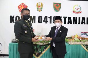 Hadiri HUT TNI Ke-76, Ketua DPRD Tanjabbar Ucapkan Dirgahayu TNI Ke-76