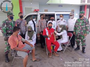 Polsek Tebo Tengah Door to Door Vaksinasi ke Warga, Sasar Alfamart Indomaret hingga ke SPBU