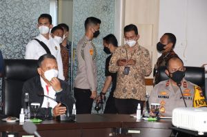 Menteri ESDM Mendarat di Jambi, Cek Lokasi Kebakaran Akibat Ledakan Ilegal Drilling