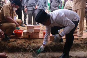 Bupati KH Anwar Sadat Letakan Batu Pertama Gedung Sekretariat NU di Purwodadi
