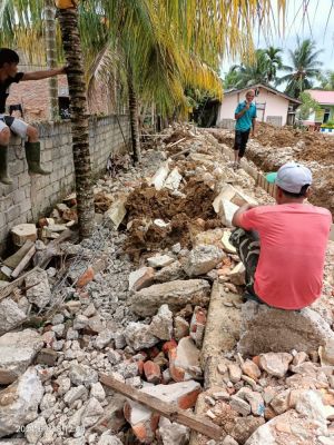 Sejumlah Proyek Kemen PUPR untuk Pembangunan SD di Bungo Dibongkar Karena Asal Jadi