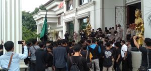Sebut Gubernur Jambi Tak Mengerti Antara Korporasi dan Kepentingan Rakyat, Mahasiswa: Saya Sedih