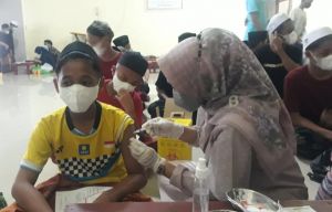 Gelar Suntik Vaksin di Ponpes, Santri : Teman Tangannya Pegal, Saya Tidak