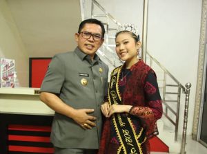Beasiswa Walikota untuk Duta Batik Jambi, Ahmadi Dukung Dhea Tivani Rebut Gelar ke Nasional
