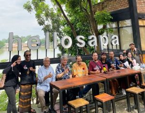 Ngopi di Helosapa Bersama Pelaku Seni, Slamet Rahardjo: Teater di Jambi Harus Kembali Hidup