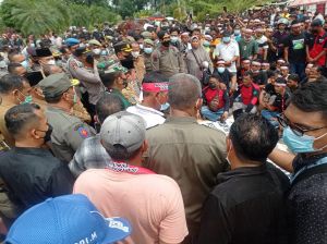 Temui Sopir Truk Batu Bara di Kantor Gubernur, Al Haris Janji Hitung Upah Angkut Layak