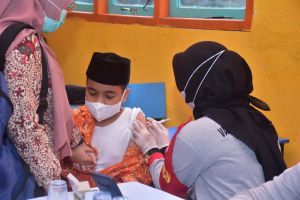 Ratusan Anak Usia 6-12 Tahun Antusias Ikut Vaksinasi di Gerai SD Karya Mandiri Jambi