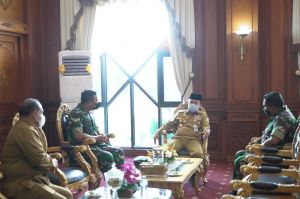 Perkuat Sinergitas, Danrem 042/Gapu Brigjen TNI Supriono Silaturahmi Ke Gubernur Jambi