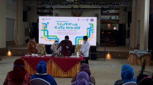 Menteri Sandiaga Buat Roti Jala di Jambi