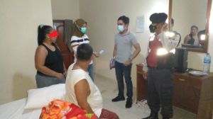 Sepasang Kekasih Terjaring Razia Pekat Saat Berada di Kamar Hotel, Diduga Gunakan Sabu 