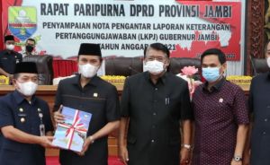 Al Haris Sampaikan Nota LKPJ Gubernur Jambi Tahun 2021 ke Dewan