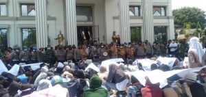 Kabid SMK Disdik Provinsi Jambi Dukung Tuntutan Pelajar di Gedung DPRD