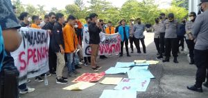 Mahasiswa Kerinci-Sungai Penuh Datangi DPRD, Tuntut Realisasi Jambi Mantap : Minta Tolong Nian Wo