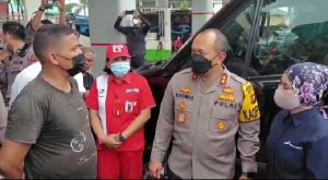 Disapa Dirut Pertamina Saat di SPBU Tanjung Lumut, Sopir Truk Batubara Mengeluh