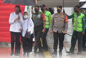 Kapolda Jambi Sambut Kedatangan Presiden RI Jokowi dan Ibu Negara di Bandara, Ini Agendanya