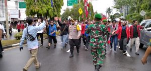 Sambut Kedatangan Jokowi di Jambi, Mahasiswa Gelar Aksi