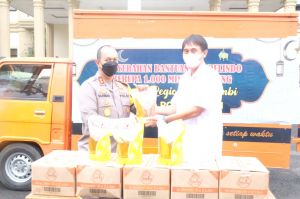 Polda Jambi 1000 Paket Minyak Goreng Kemasan Untuk Disalurkan ke Masyarakat
