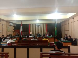 Berikan Kesaksian Lewat Zoom, Asiang Ditegur Hakim 2 Kali, Karena Berbelit dan Merokok 