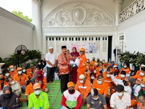 SAH Terus Peduli Berbagi Zakat, Infaq Dan Sadaqah Pada Petugas Kebersihan