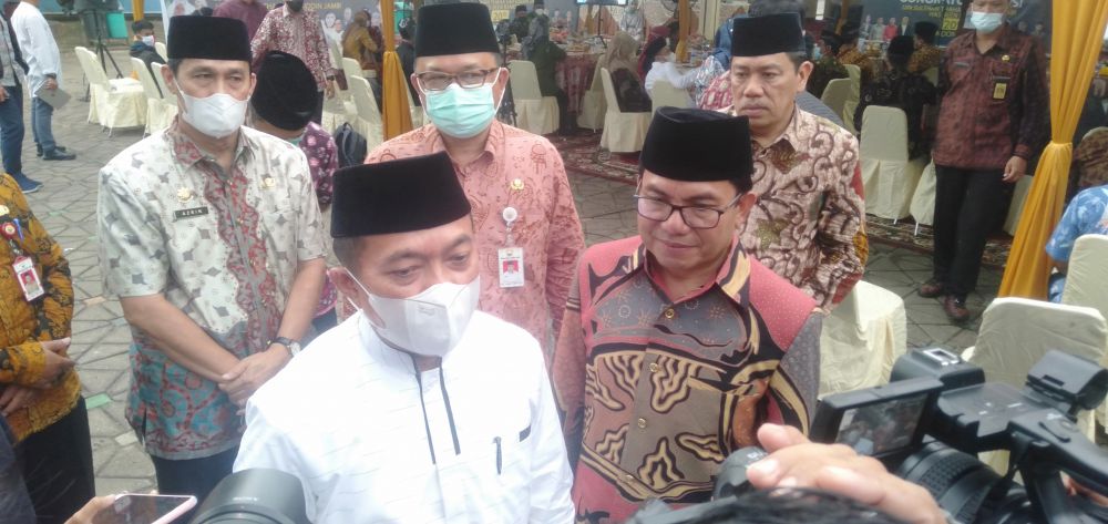 Gubernur Jambi Al Haris (Kiri), Rektor UIN STS Jambi Prof Dr Su'adi Asy'ari MA, Ph.D (Kanan).