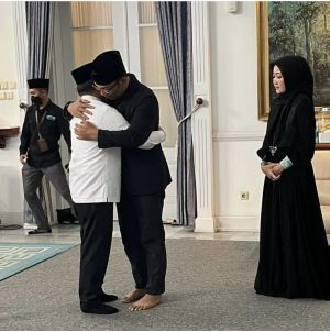 Berbelasungkawa, Al Haris Datangi Ridwan Kamil di Rumah Dinas Gubernur Jawa Barat