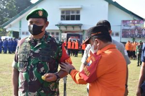 Danrem 042/Gapu Terima Mandat  Pelaksana Harian Dansatgas Pengendalian Karhutla 