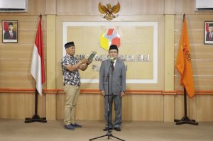 Dilantik Sebagai Anggota Bawaslu Provinsi Jambi, Fauzan Resmi Gantikan Asnawi