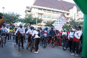 Sekda Lepas Ribuan Pencinta Sepeda di Polda Jambi, Semarak HUT Bhayangkara ke 76 Tahun