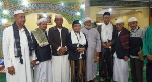 Al Haris, Istri dan Anak Shalat Eid di Masjid Magatasari, Sani di Masjid Agung