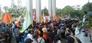 Massa Aksi Berlanjut ke DPRD Provinsi Jambi, Minta Bentuk Pansus Konflik Lahan Jilid Dua 