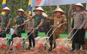 Launching Lahan Ketahanan Pangan, KASAD Harap TNI Hadir Menjadi Solusi Ditengah Kesulitan Rakyat 