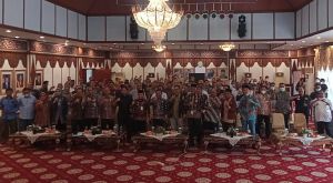 Haris Tetapkan Harga TBS Kelapa Sawit Rp. 2.016 Per Kilogramnya 