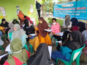 5 Dosen FEB Unja Lakukan Pendampingan Usaha Ibu-Ibu Keluarga PKH di Telanaipura