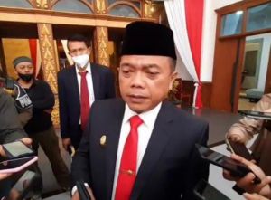 Gubernur Jambi Soroti Gudang Minyak Diduga Ilegal yang Terbakar 