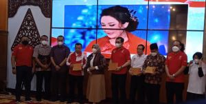 Peluncuran Pecahan Uang Rupiah TE 2022, Haris Terima Pecahan Uang Rupiah Baru