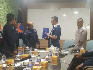 Diserahkan Lansung Oleh Fasha, Robby Nahliansyah Resmi Nahkodai NasDem Tanjabtim