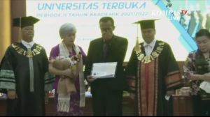 Wakili Brigadir J Terima Ijazah di Wisuda UT, Isak Tangis Sang Ayah Pecah