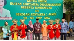 Wakil Walikota Jambi DR. dr. H. Maulana menghadiri peresmian Laboratorium bahasa sekolah Adhyaksa 1