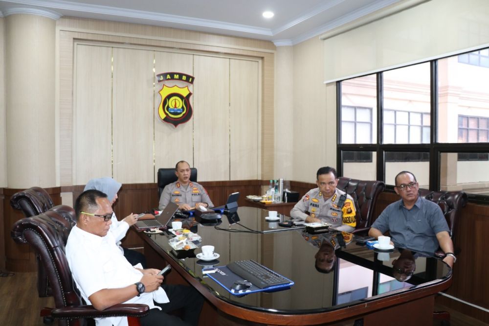 Rapat Zoom Meeting Kapolda Jambi Irjen Pol A Rachmad Wibowo.