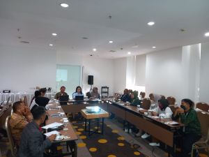 Taufik Helmi dari KI Jambi Dampingi Komisioner KI Pusat Pimpin Pleno di Rakernis Bandung